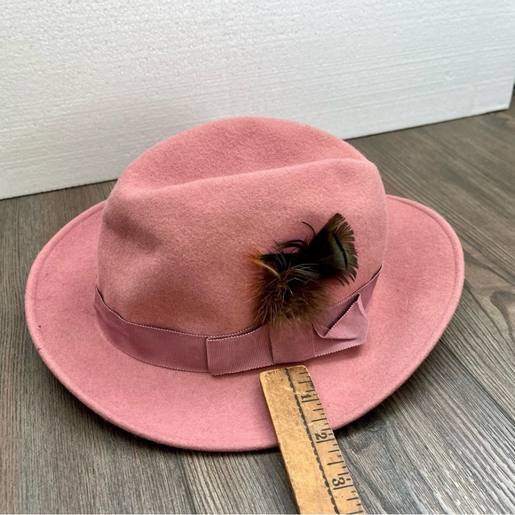 Elegant Pink Feathered Women\'s Hat from England main image 7